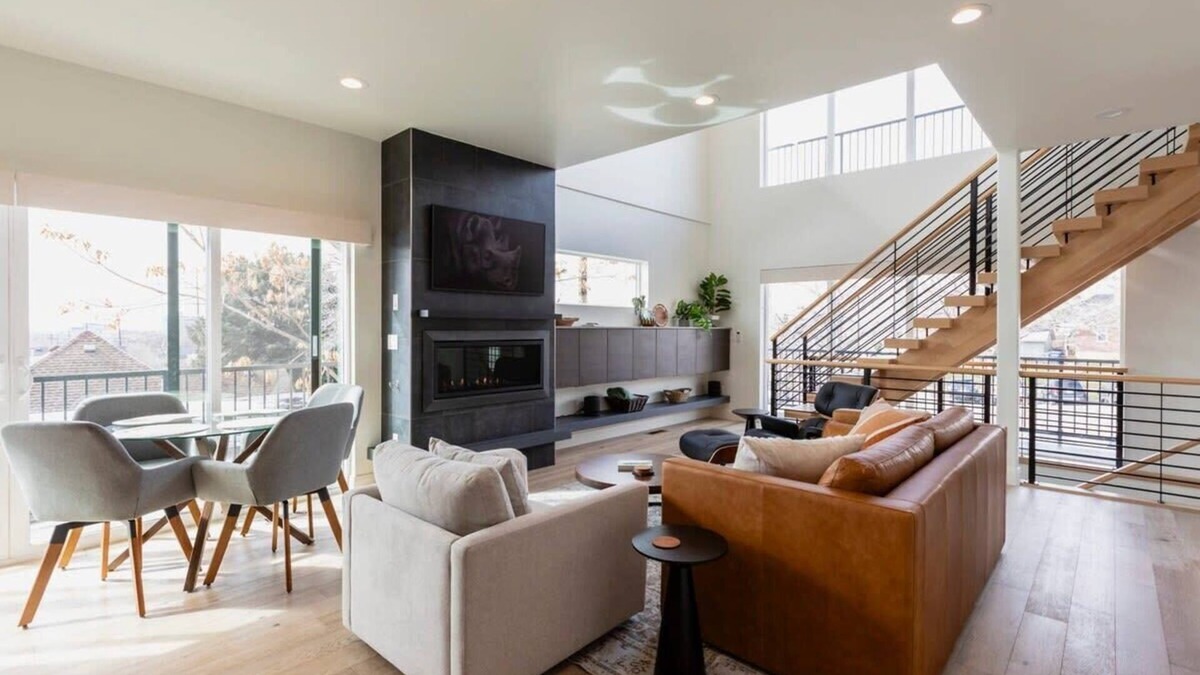 East Central House | Luxurious Mountain-View Townhouse