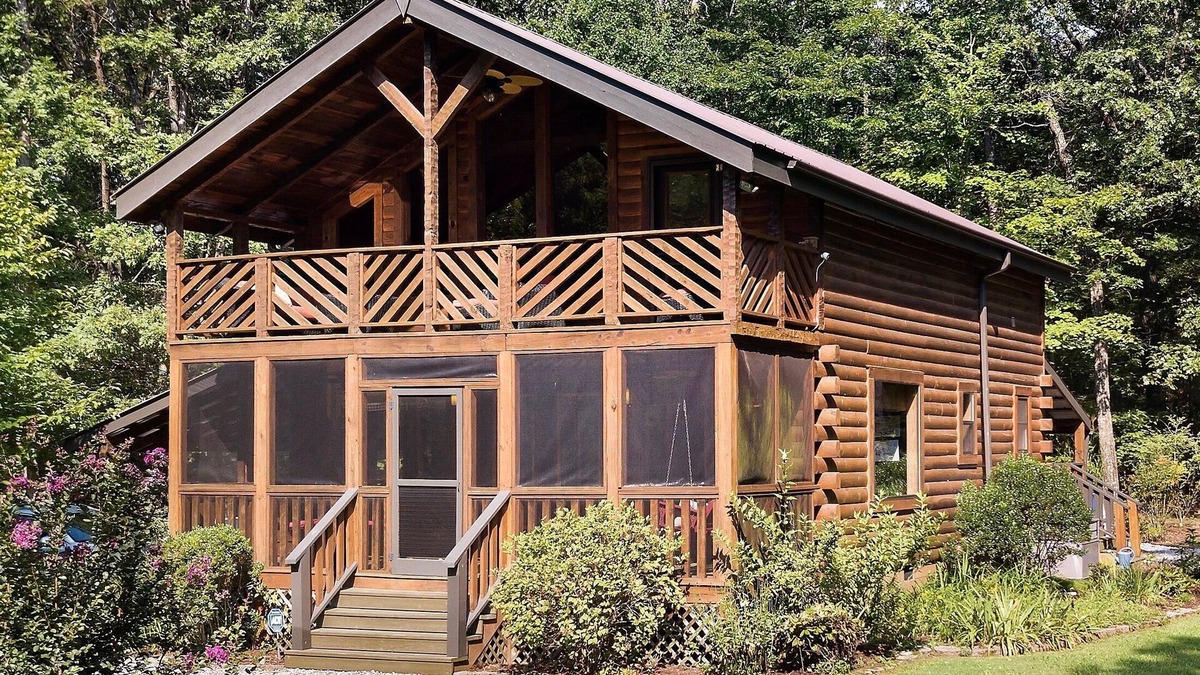 Monteagle Cabin | Luxurious Mountain Cabin in Monteagle Near Sewanee with Private Pond