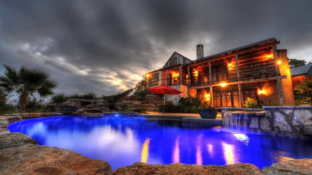 Willow City House | Luxurious Mountain Home With a Breathtaking View