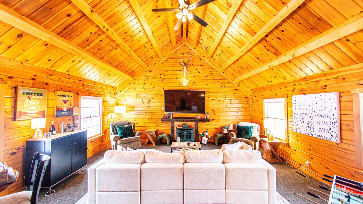 Maplecrest House | Luxurious Mountain Retreat: Sauna, Hot Tub, Fire Pit & Park