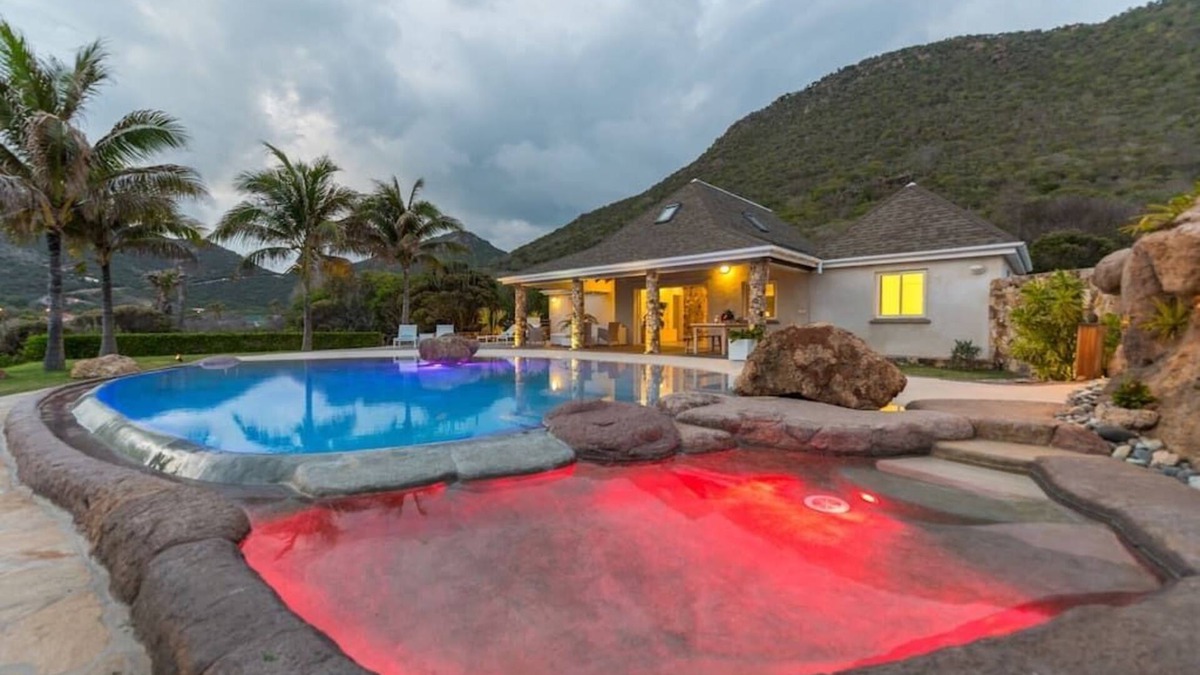 Grand Fond House | Luxurious Nature Lovers THE ROCK IN THE WATER!