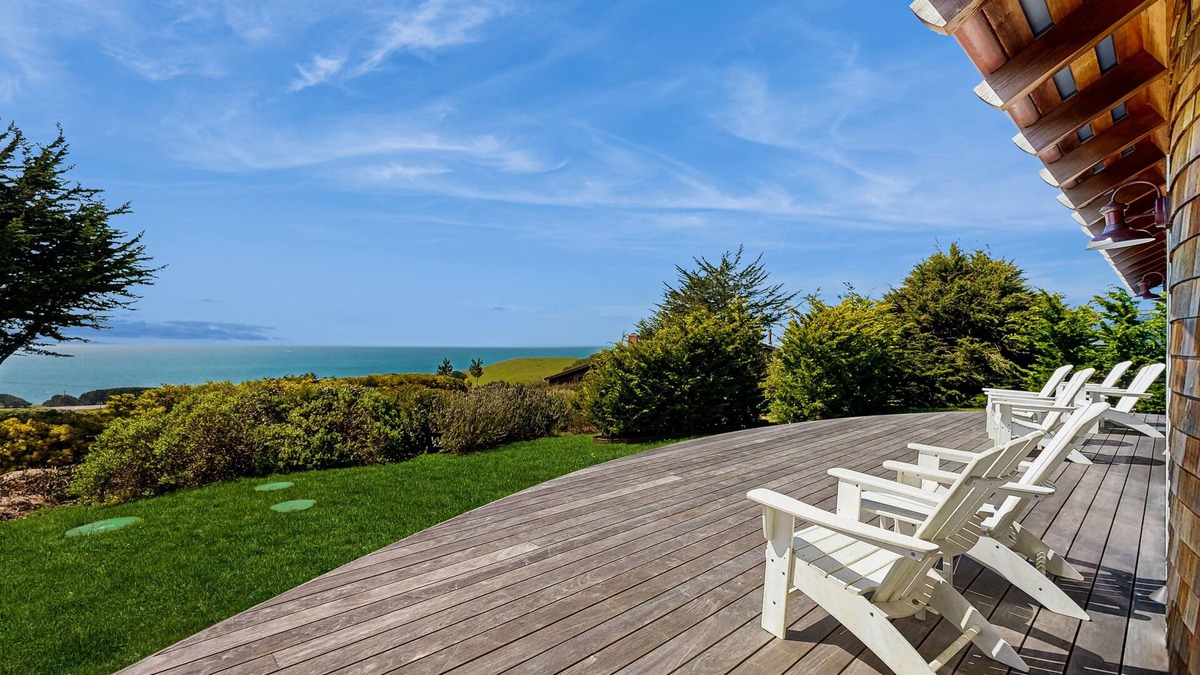 Albion House | Luxurious, new coastal home w/modern kitchen, sweeping ocean and pastoral views