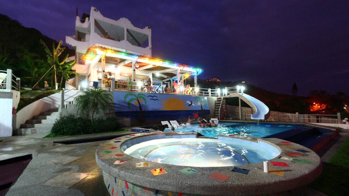Las Nunez Bed & Breakfast | Luxurious Ocean Front Suites- Spectular Pool & Hot Tub