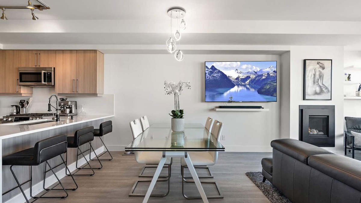 Victoria West Condo | Luxurious, Ocean View 2 Story Penthouse - Downtown - Secure Parking