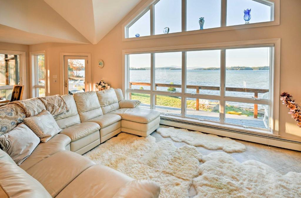 East Sullivan House | Luxurious Oceanfront Flanders Bay Home with Kayaks!