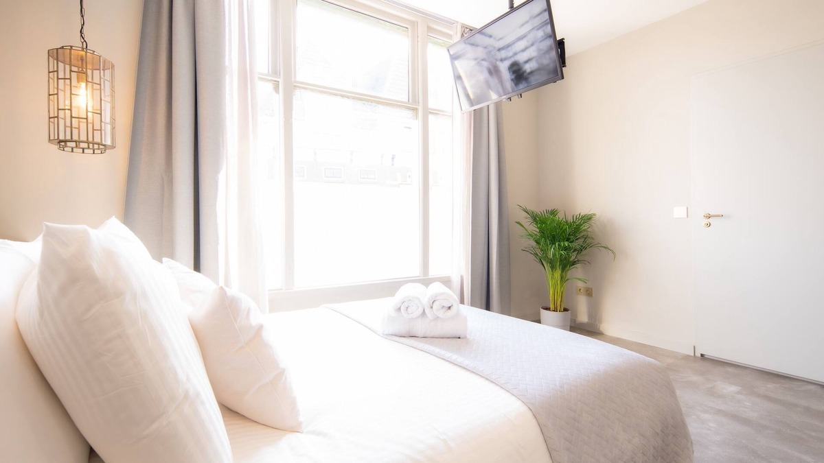 Schiedam Apartment | Luxurious Penthouse 7-Minutes Rotterdam CS Room 3