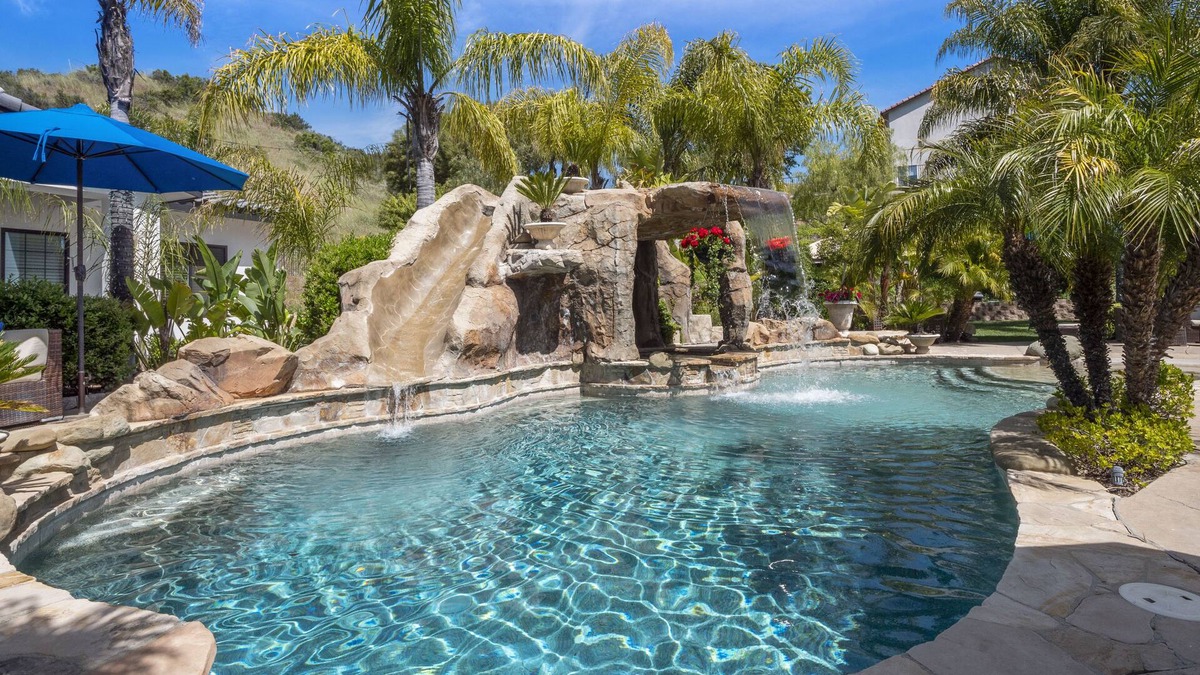 Castaic House | Luxurious Pool Resort Style Gated Estate - sleeps 14 - 5 bedrooms 4.5 bath