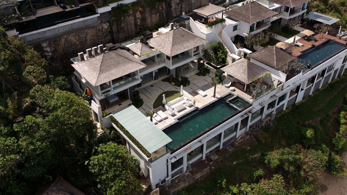 Mumbul Villa | Luxurious Private Villa on a Cliff, 4 Bedrooms, Private Beach, Fully Staffed
