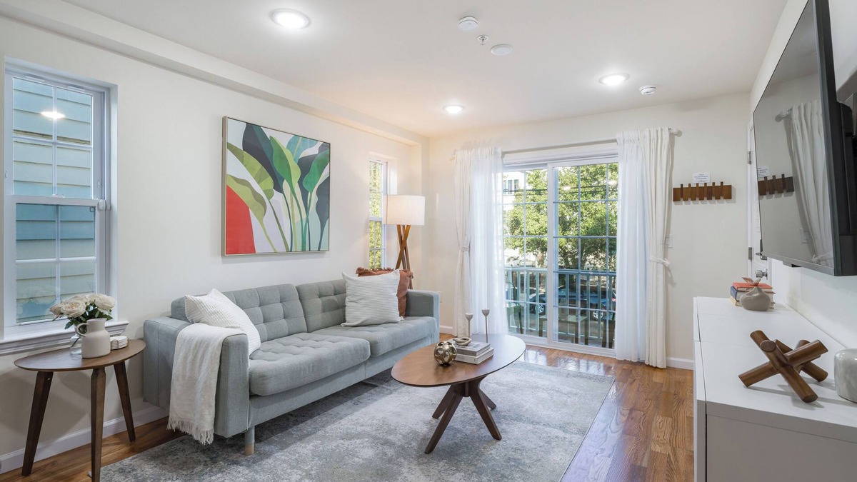 Newark Apartment | Luxurious, professionally styled 3BR/2BTH w/Free Parking, near Rutgers University & Quick NYC Access