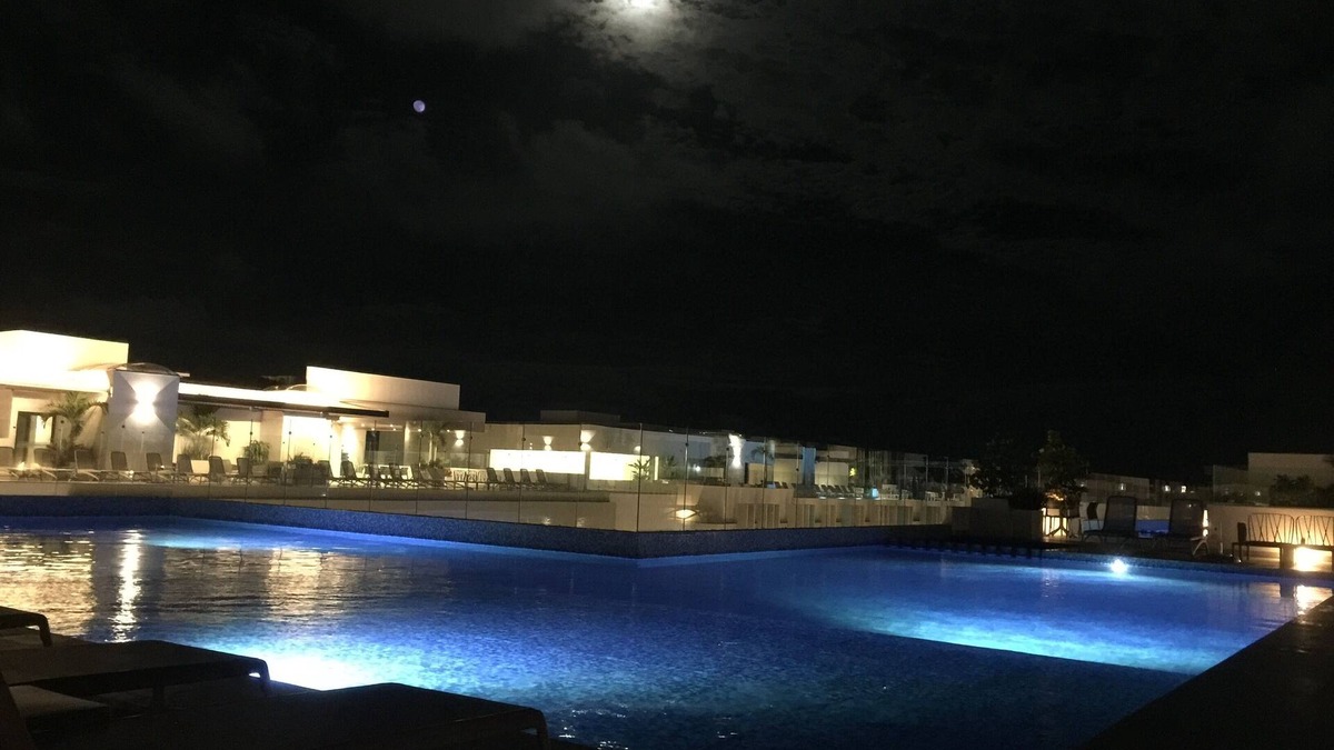 Zazil-ha Condo | Luxurious Quiet Ocean View - by 5th Ave.,3 min to beach,5th floor, 4 pools, WiFi