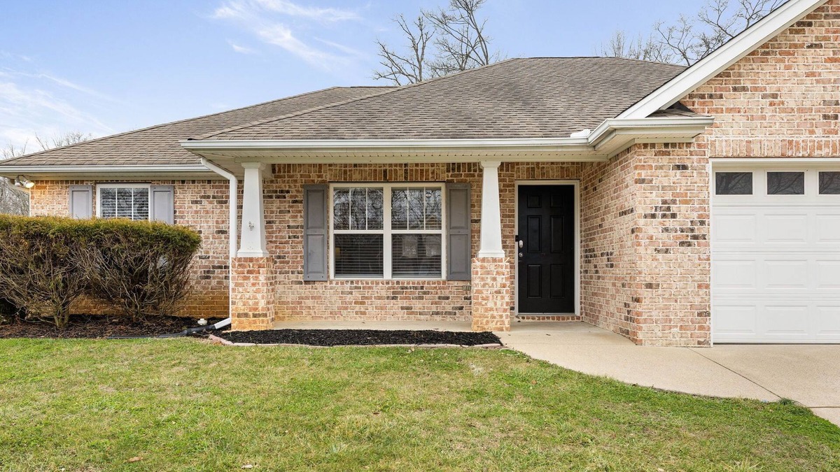 Spring Hill House | Luxurious Ranch Style Modern 3BR 2 Bath home!