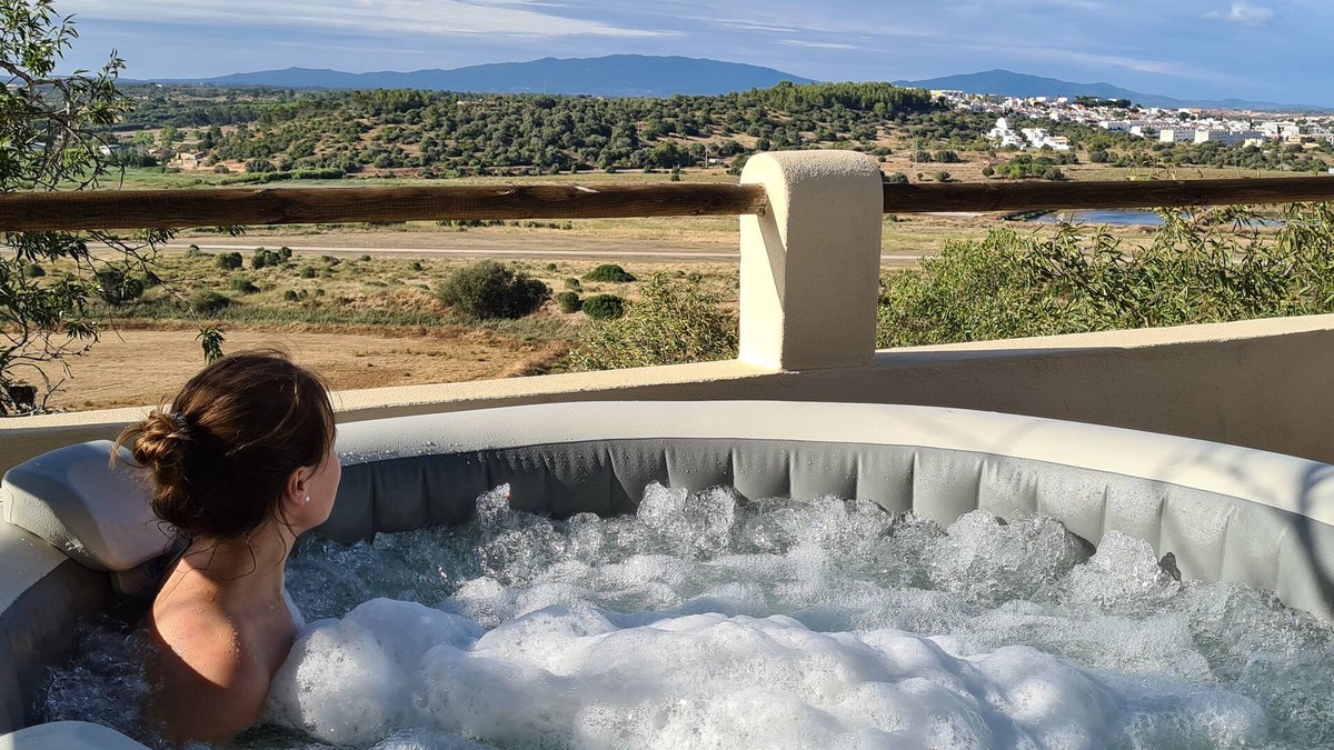 Lagos Cottage | luxurious romantic cottage overlooking the Monchique and sea