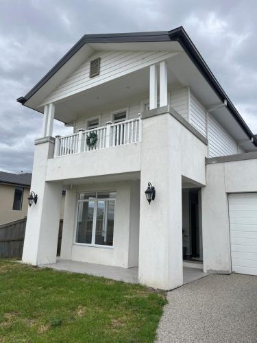 Wollert Bed & Breakfast | Luxurious room for 2 ppl- 25 min to Melbourne Airport and next to Hume Freeway