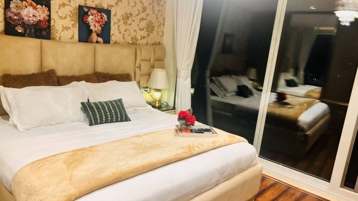 Knollswood Villa | LUXURIOUS ROOM WITH LOVELY VALLEY VIEW
