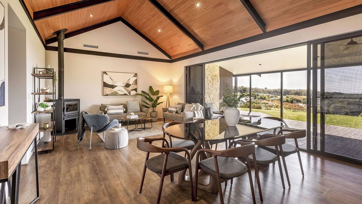 Quedjinup House | LUXURIOUS RURAL ESCAPE ON 3 ACRES BOASTS CAPTIVATING VALLEY AND OCEAN VISTAS