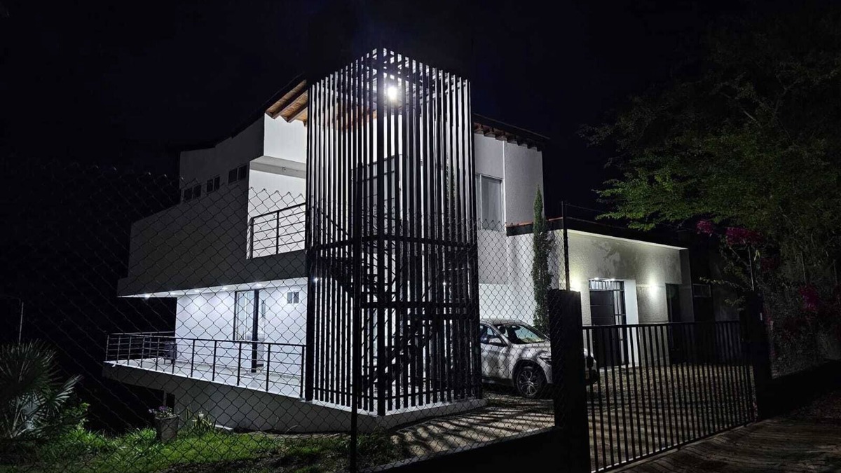 Pinchote House | Luxurious San Gil Spacious 4-bedroom country house, private swimming pool, WiFi