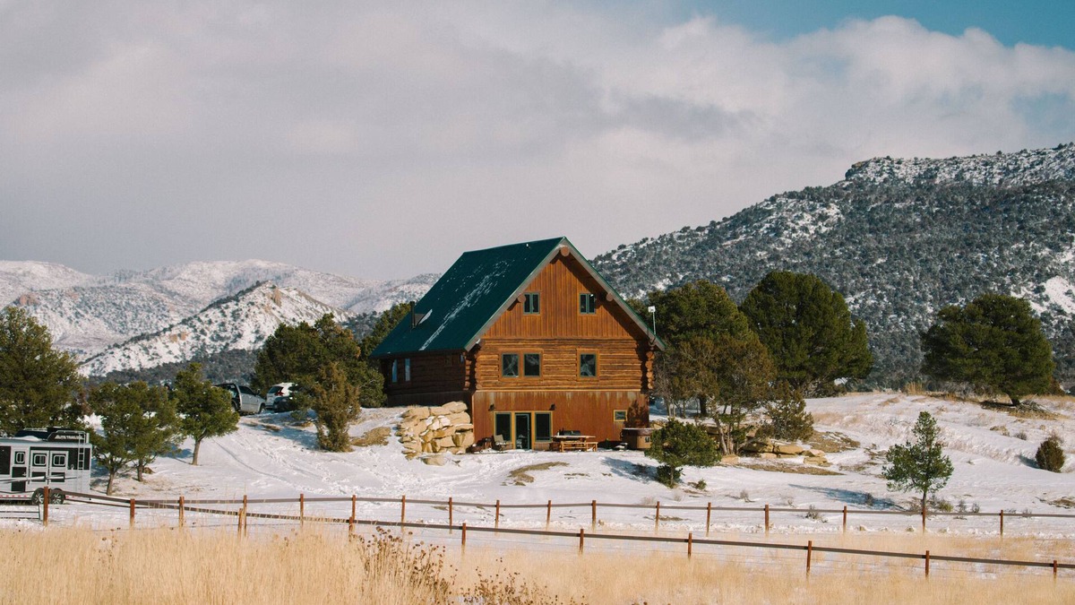 Mancos Cabin | Luxurious, secluded log cabin. Mountain views. Sauna, hot tub. 3 primary suites.