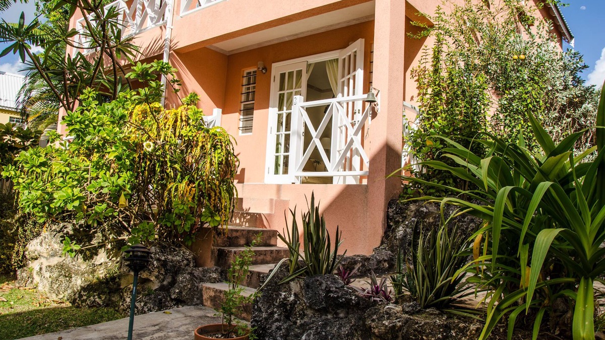 Fitts Village House | Luxurious self-catering villas available for short-term holiday rental