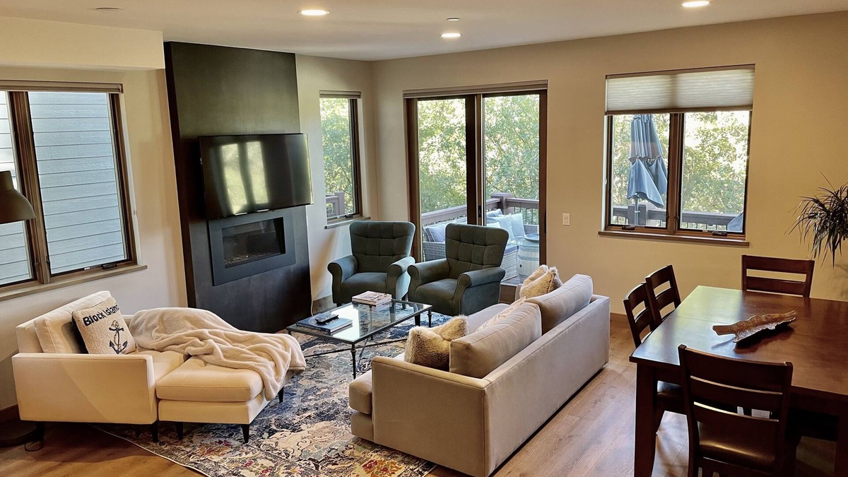 Carbondale House | Luxurious Shadowrock Townhouse: Breathtaking Views & Premier Mountain Living