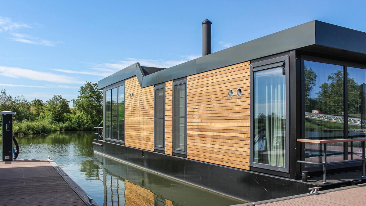 Ohe en Laak Boat Rental | Luxurious ship in Ohé & Laak with WiFi
