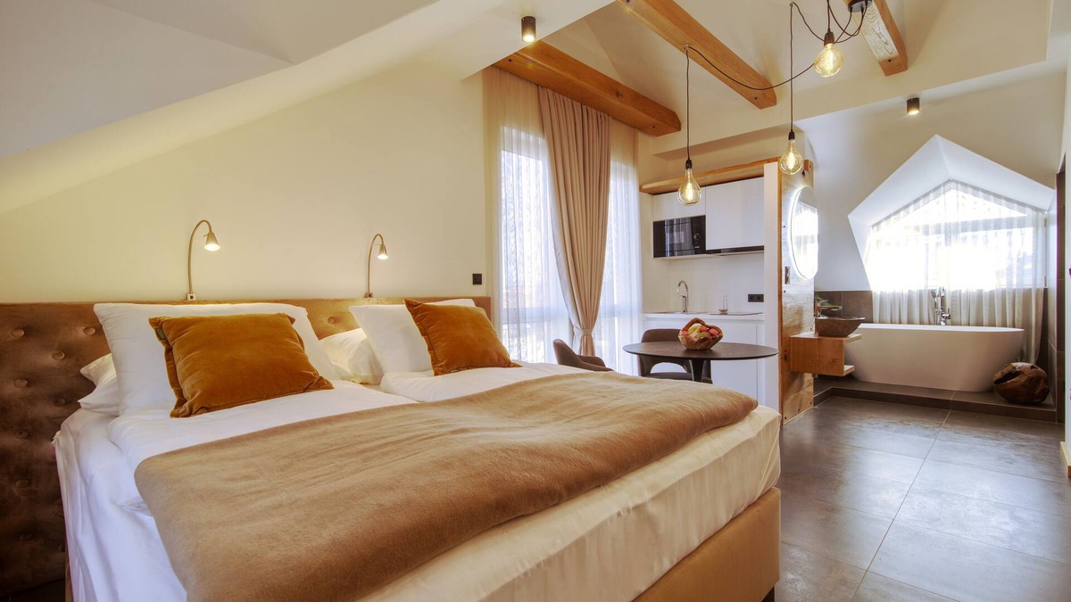 Maribor Apartment | Luxurious Studio w/a Bathtub at Kavenija Apartment