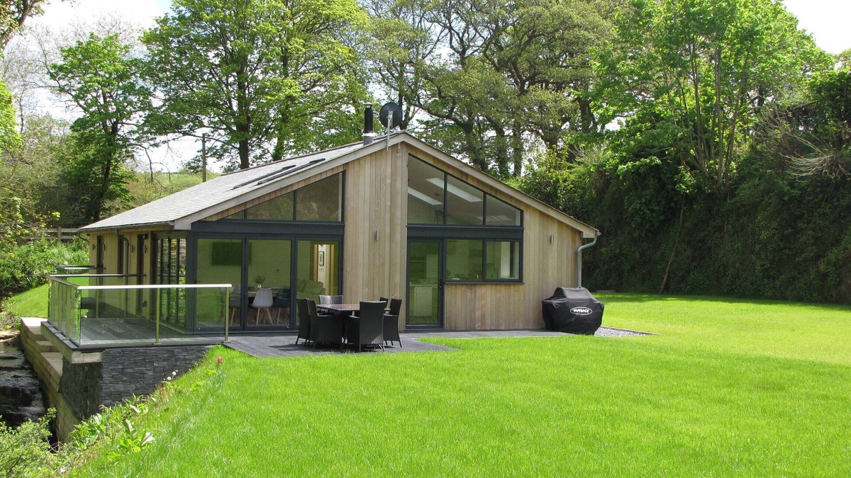 Probus House | LUXURIOUS SINGLE STOREY DWELLING IN QUIET RURAL SETTING