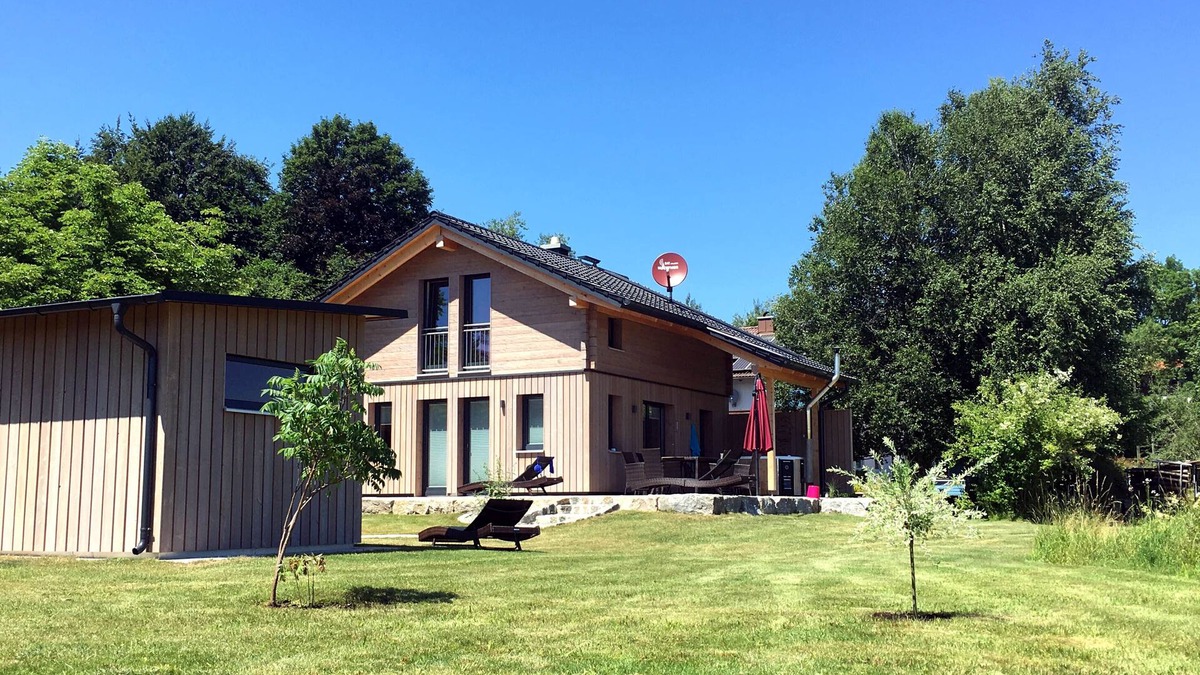 Aitrang House | Luxurious solid-wood house with pool and sauna for 4 people in Allgäu