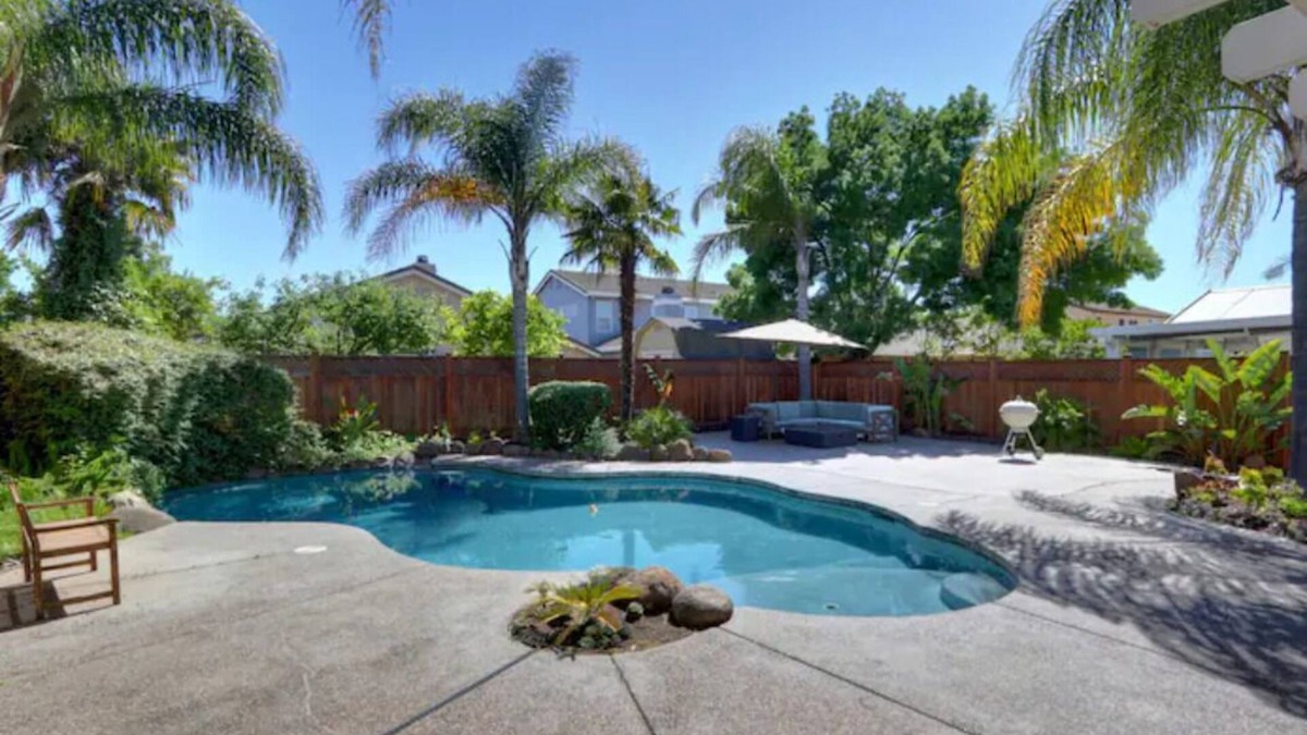 Elk Grove House | Luxurious spa-like oasis with pool, 4bdr/3br