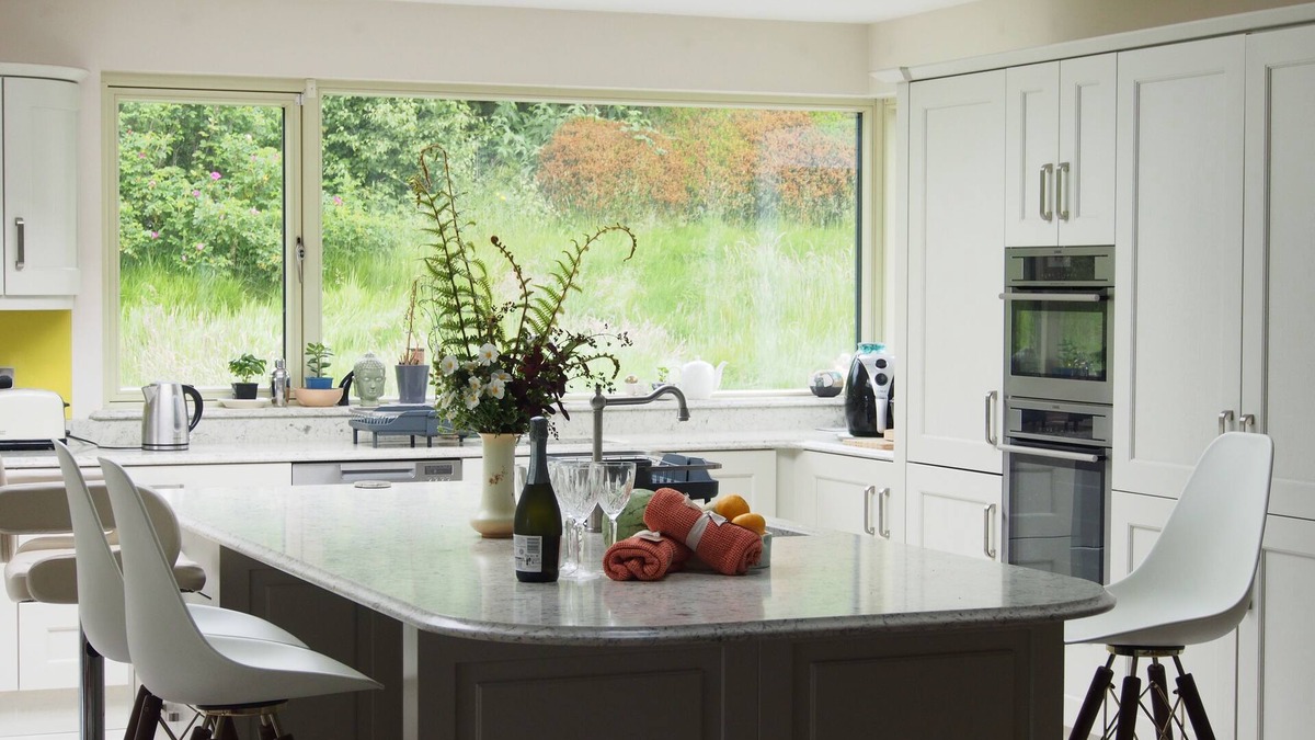 Ardnatrush House | Luxurious spacious mountain view home, Wild Atlantic Way, sleeps 12