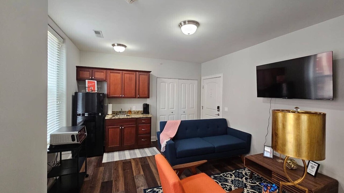 Champaign Apartment | Luxurious Stay at the Historic Inman - 210