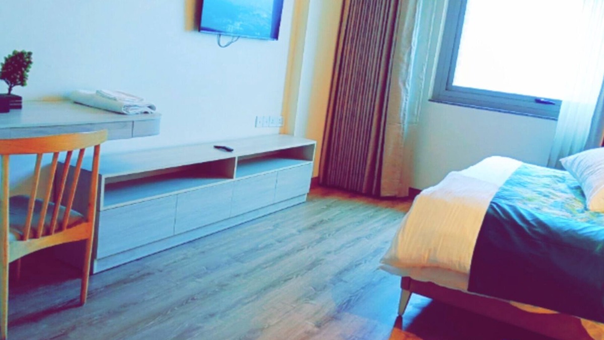 Gurugram Apartment | Luxurious Stay by NobleNest @Aipl Joy Street mall sec 66
