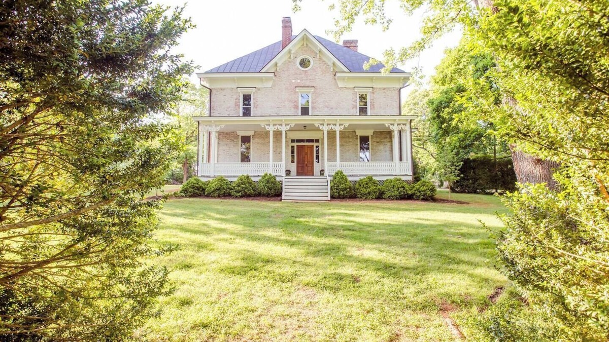 Orange Villa | Luxurious Stay for 2 at Grelen's Enchanting Garden Estate: Boxwood Villa