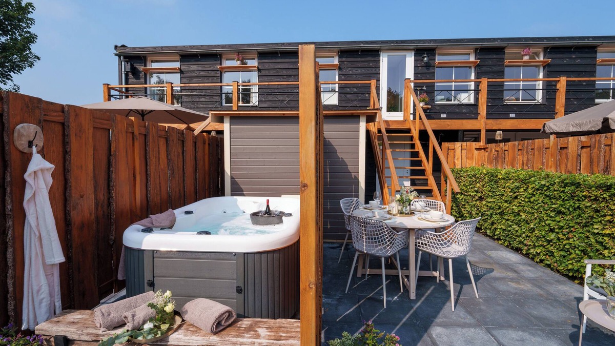 Hattemerbroek Apartment | Luxurious stay with a sauna and a whirlpool