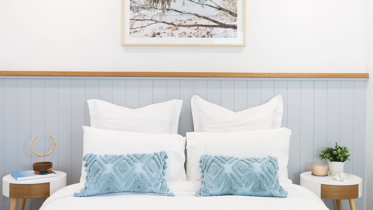 Anna Bay Cottage | Luxurious studio, across road from ocean