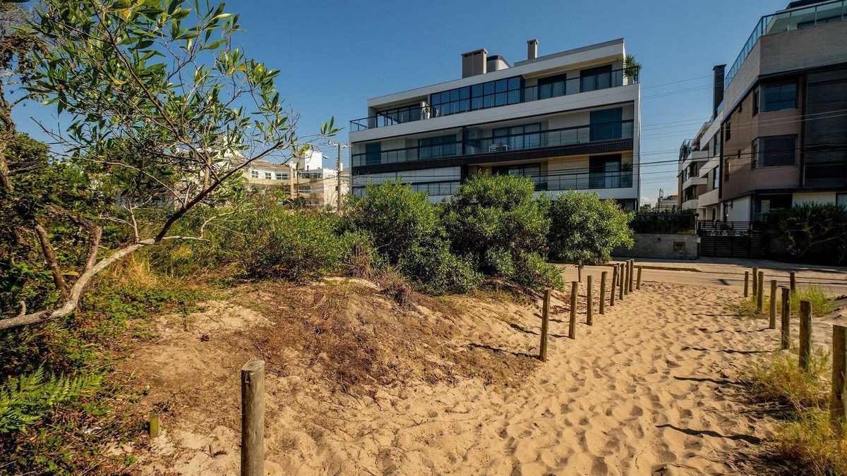 Lagoa Pequena Apartment | Luxurious Studio Right on the Sand in Irb203