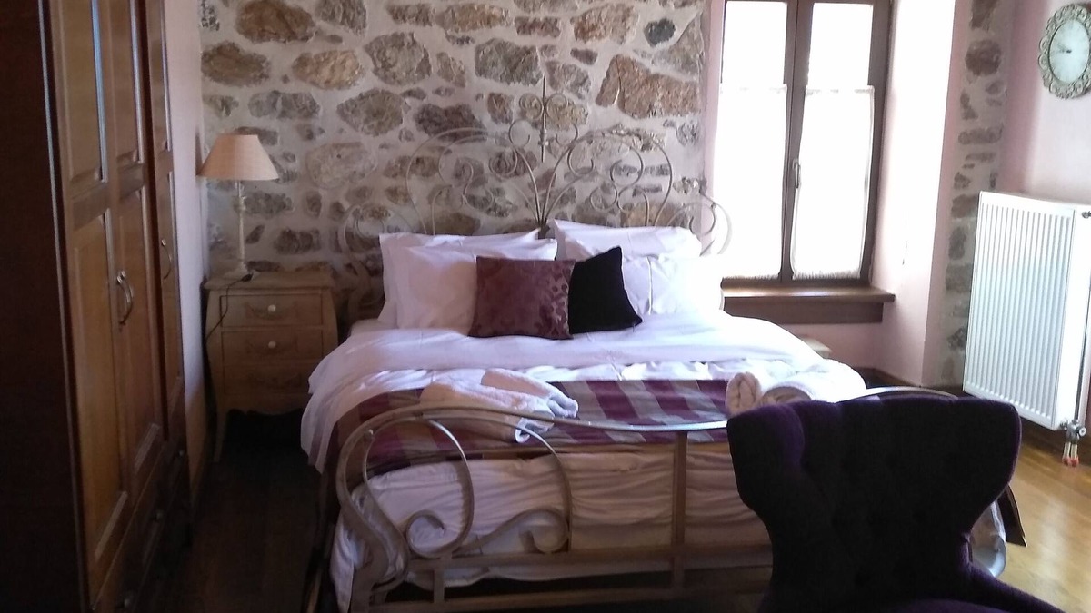 Raftis Apartment | Luxurious Suites with Great View to Loussios Gorge