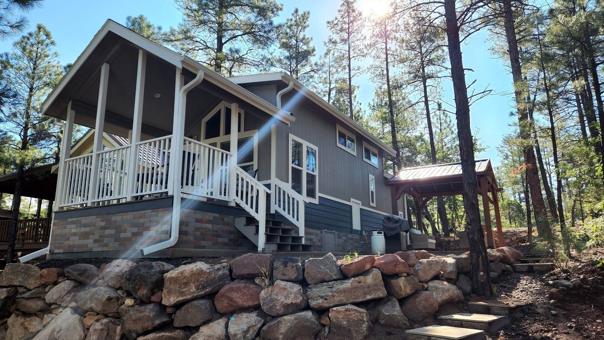 Show Low Cottage | Luxurious Tiny Cottage-Relax-Hike-Fish-Eat!