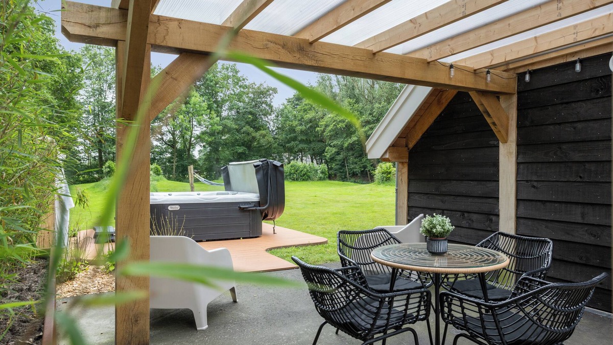 Triemen House | Luxurious tiny house with jacuzzi: unwind in beautiful Friesland nature