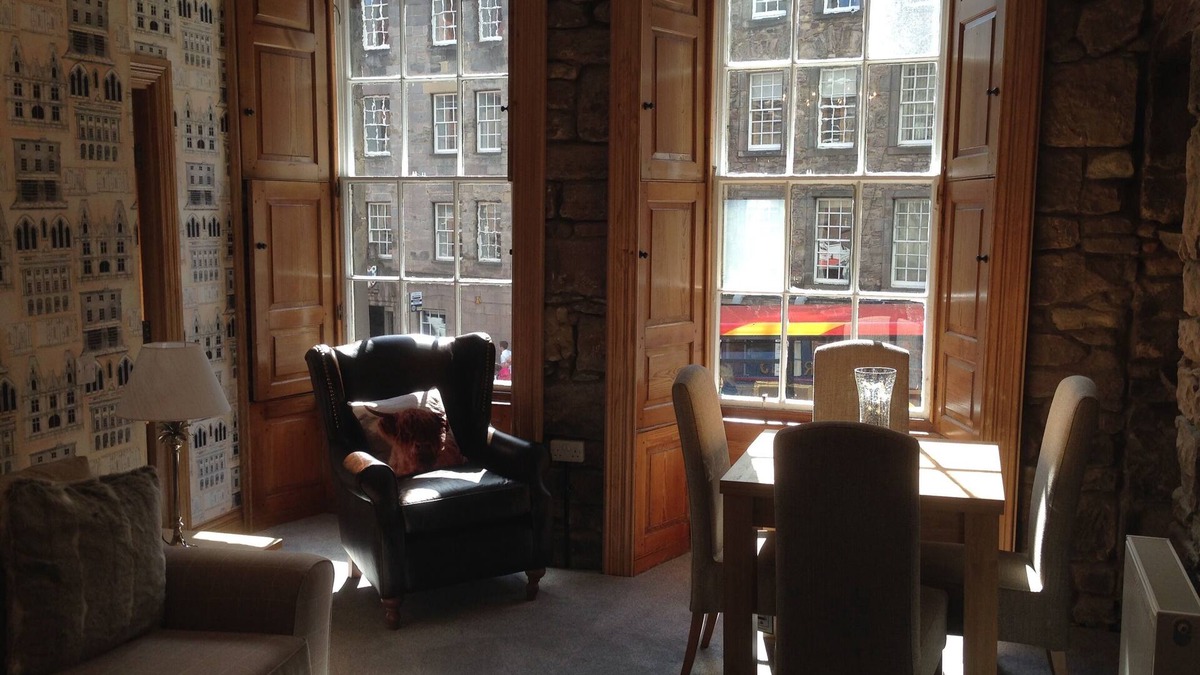 New Town Apartment | Luxurious Top Royal Mile 2 bedroom 2 shower room