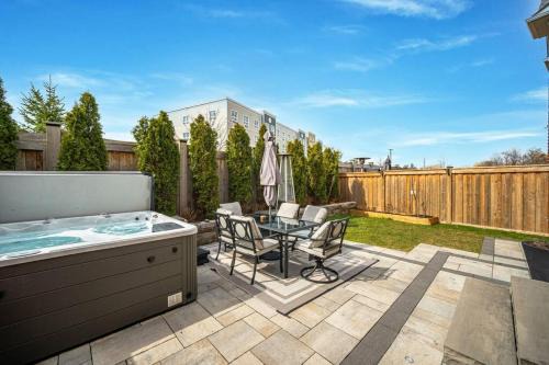 Bolton House | Luxurious Town Home in Bolton w. Hotub