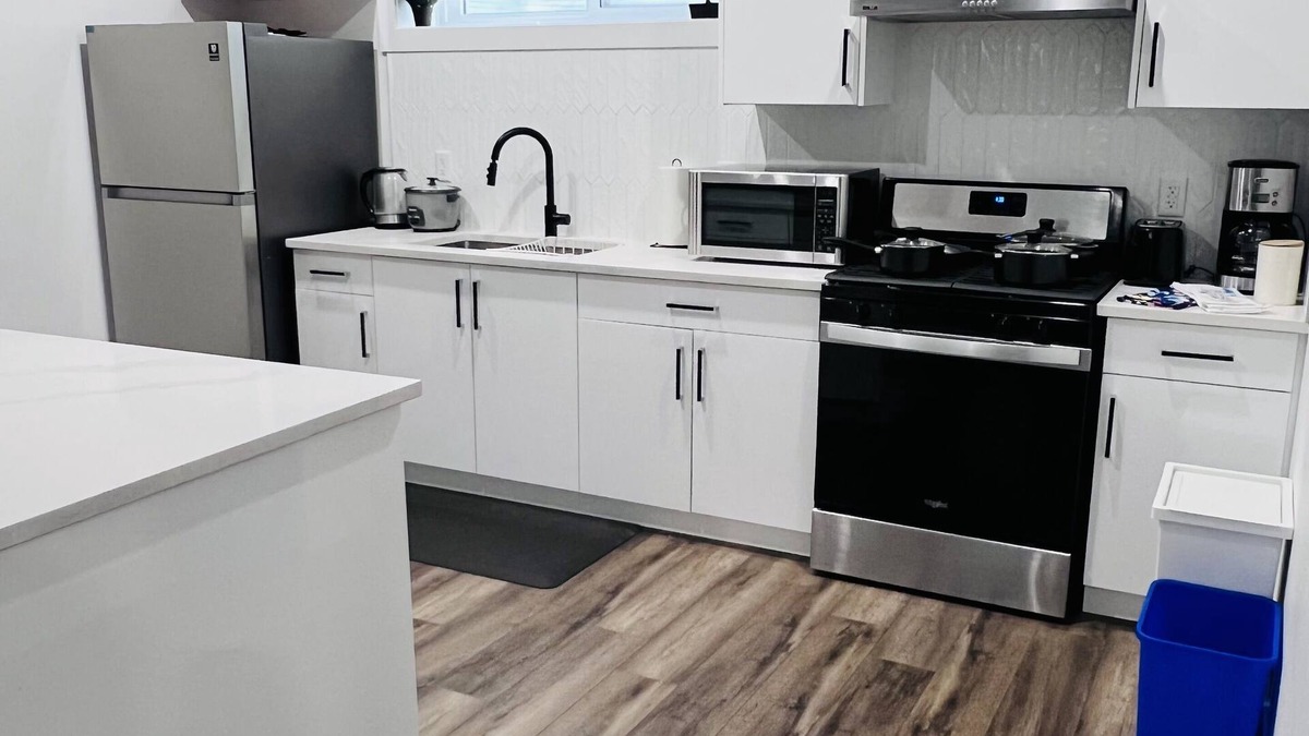 Northeast Edmonton House | Luxurious⭐️Two Bedroom ⭐️Two Bathrooms. ⭐️Ensuite Master⭐️Spacious⭐️Free Parking