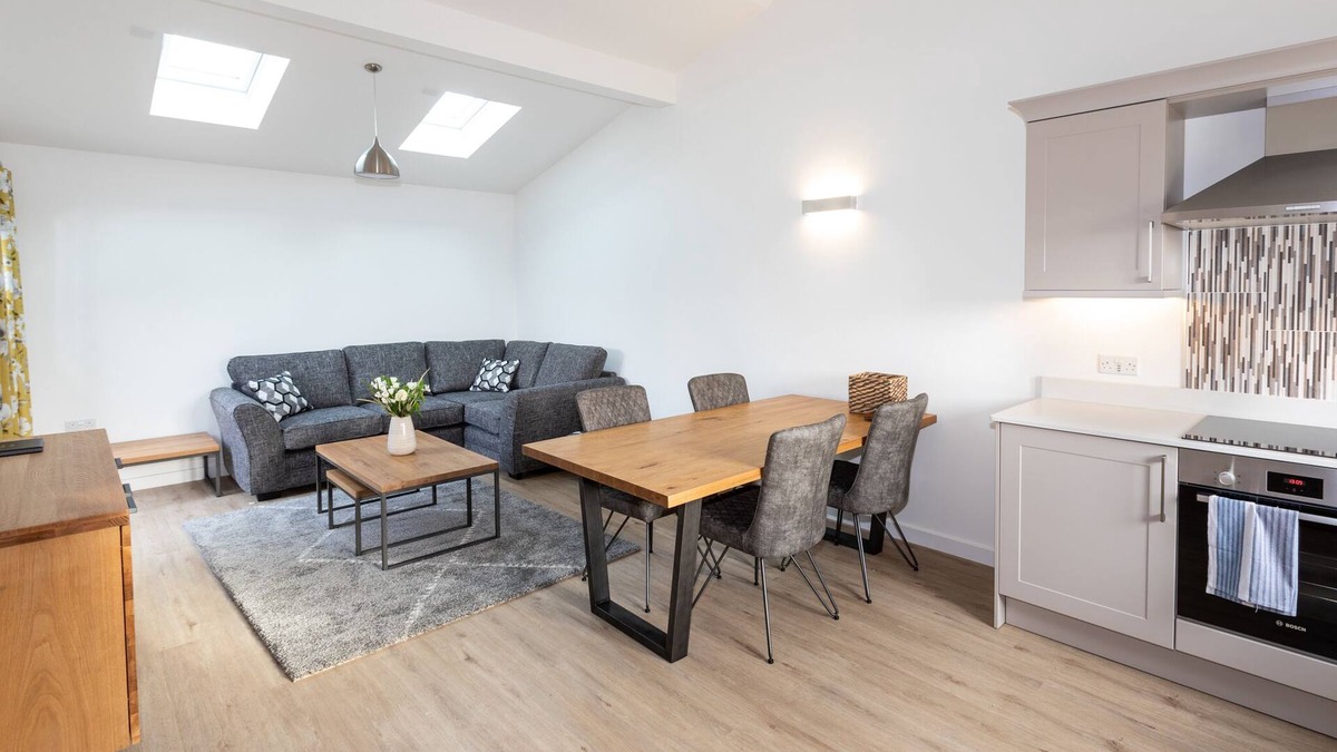 Little Stukeley Cottage | Luxurious two-bedroom barn with private terrace