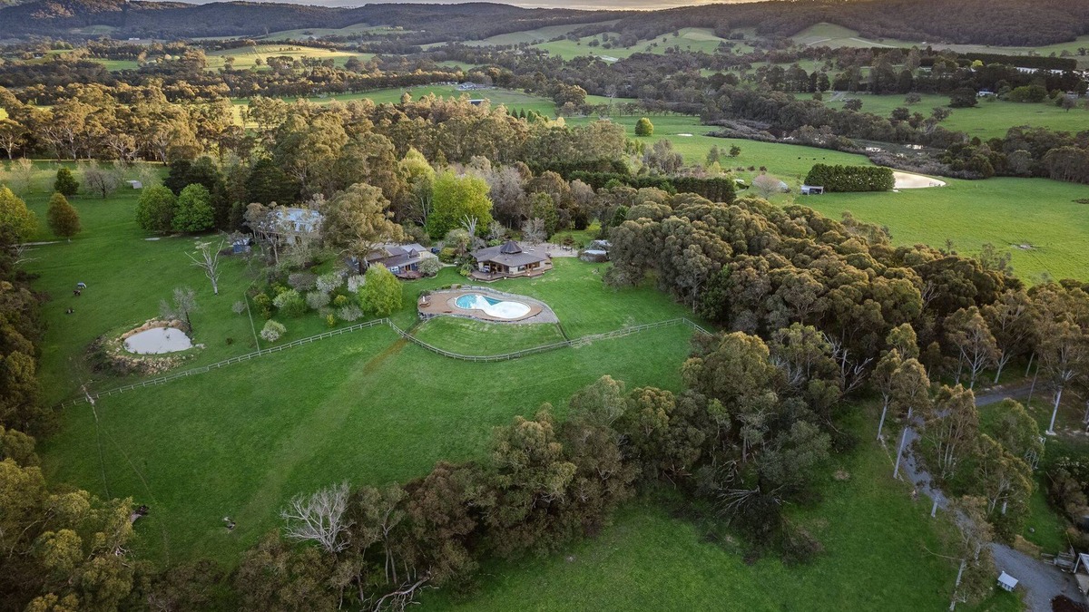 Yarra Junction House | Luxurious Unique, Private Paradise-Kangaroo Manor