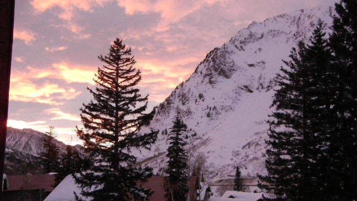 Salt Lake Mountain Resorts Condo | Luxurious Upscale Studio Condominium With Spectacular Views