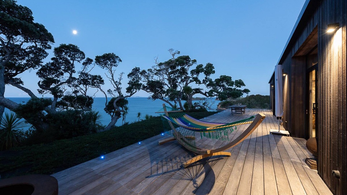 Whananaki North Villa | Luxurious Villa nestled above Moureeses Bay, Northland, New Zealand