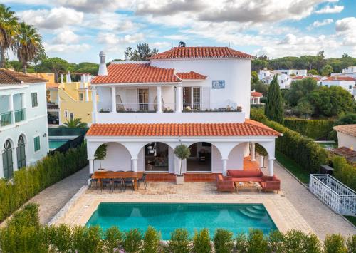 Quarteira Villa | Luxurious Villa - Pool, Hot Tub, Cinema and Golf