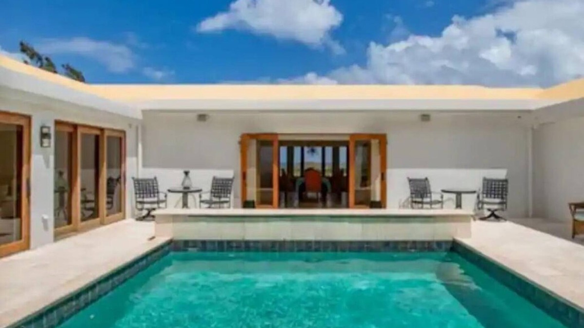 Testman House | Luxurious Villa Upstairs Level with Pool