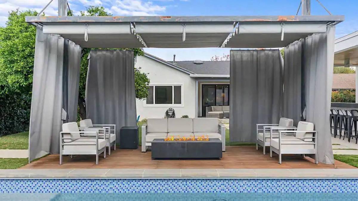 Woodland Hills House | Luxurious Villa W/Pool, Spa, Outdoor Kitchen, Surround Sound System, & EV!