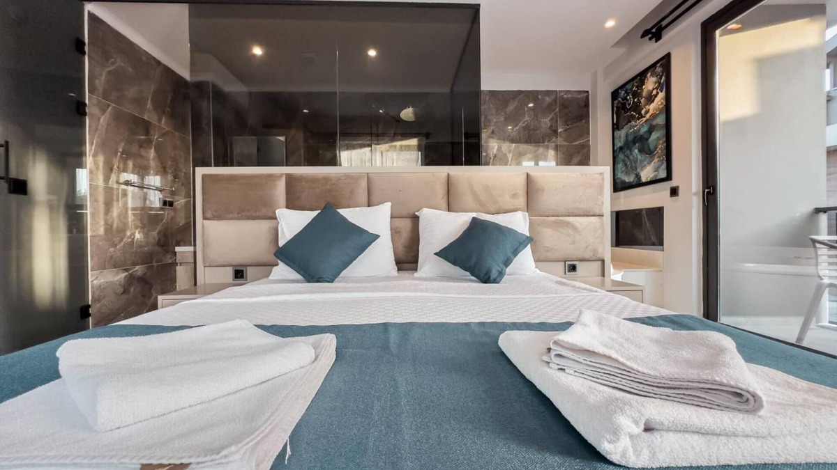 Fethiye City Center Villa | Luxurious Villa w Pool Sauna Patio in Fethiye