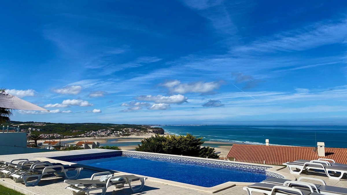 Foz do Arelho Villa | Luxurious villa with Fantastic views, heated pool, 5min walk to beach